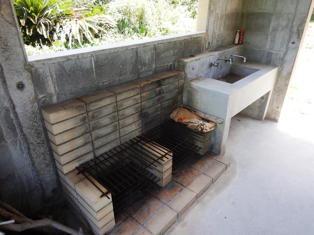 小宝島キャンプ場炊事場１
