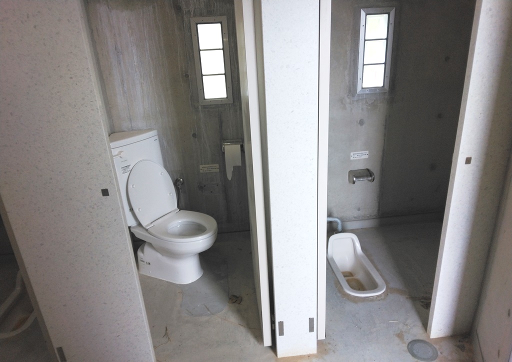 口之島キャンプ場トイレ２