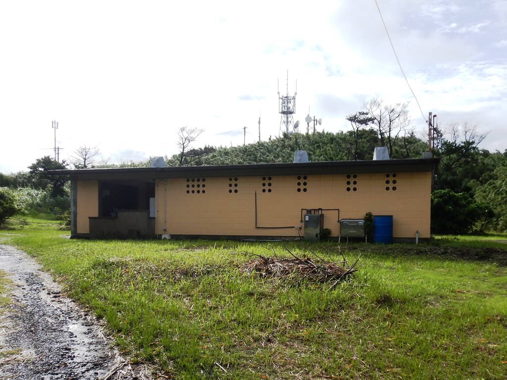 諏訪之瀬島キャンプ場トイレ炊事場外観