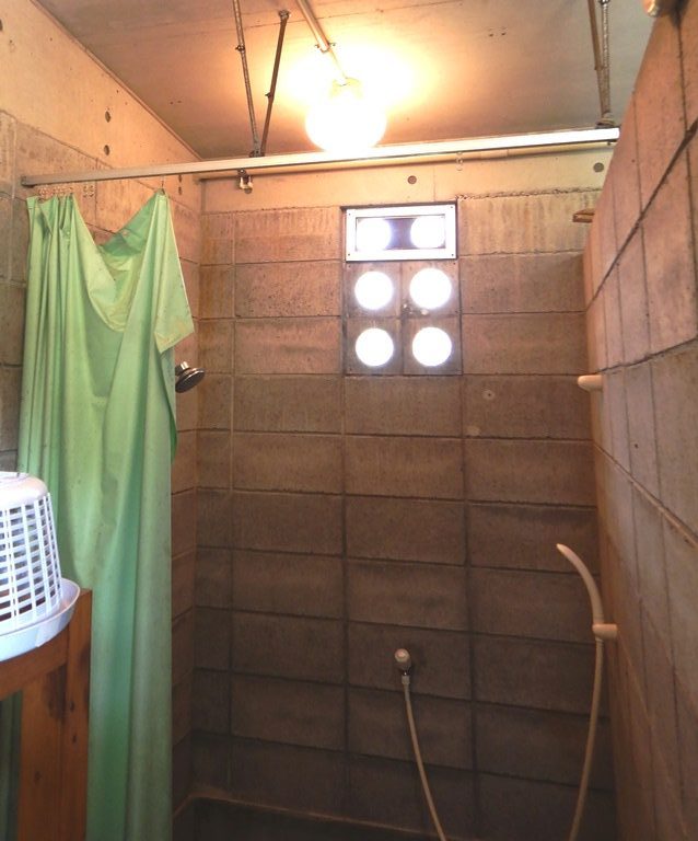諏訪之瀬島キャンプ場シャワー内部