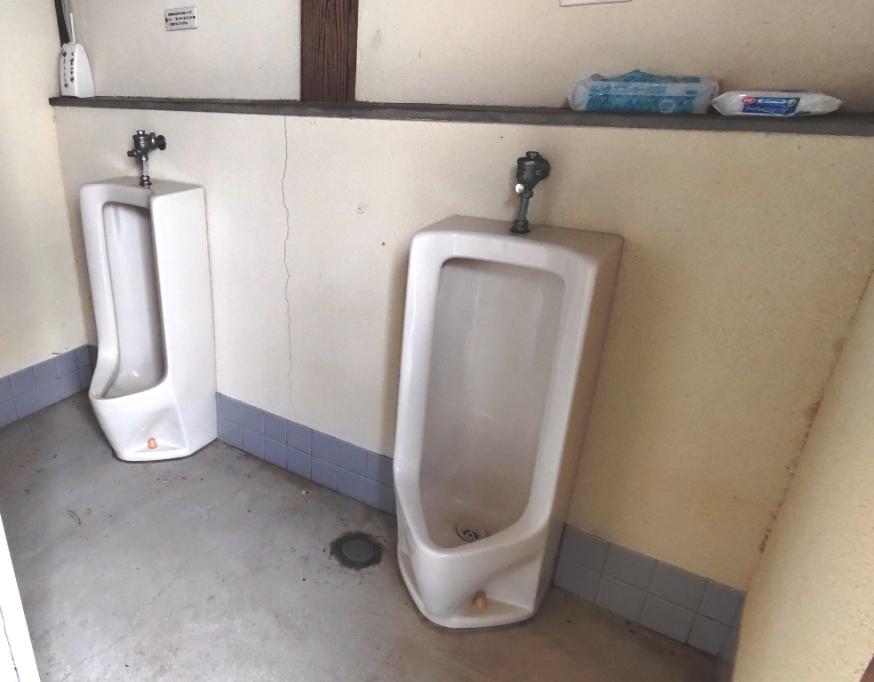 平島キャンプ場トイレ内部１