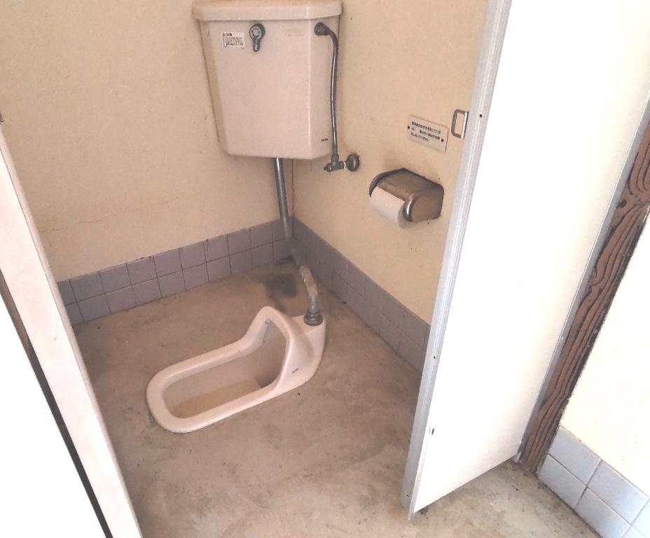 平島キャンプ場トイレ内部２