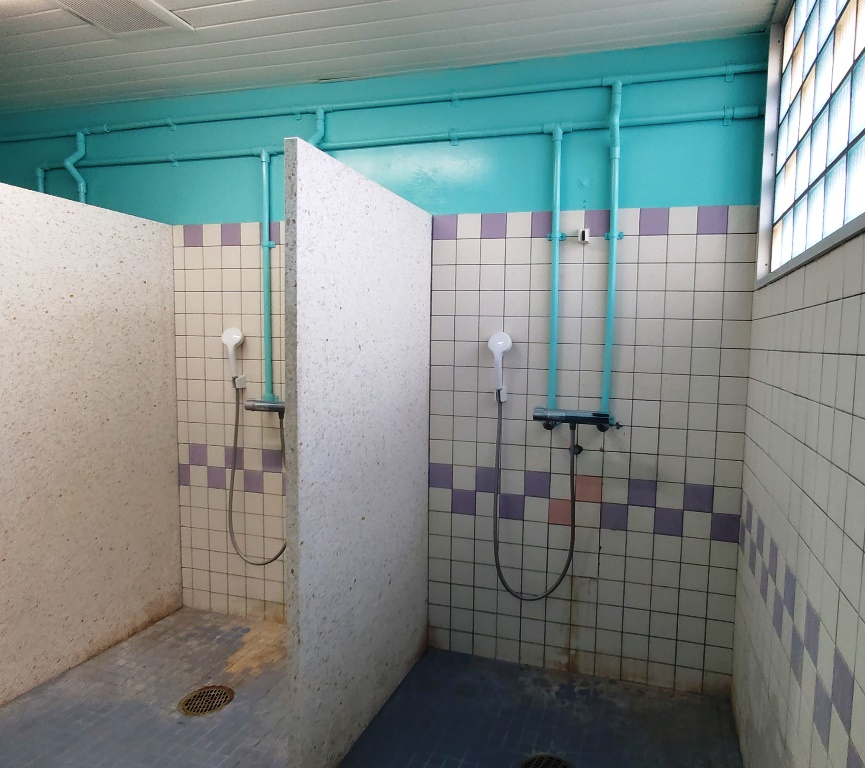 宝島キャンプ場シャワー内部